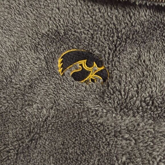 Women's Pressbox Gray IA Hawkeyes Shaggy Super Plush Fleece Quarter-Zip Jacket - Picture 5 of 8